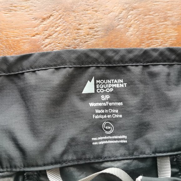 Women's Mountain Equipment Coop cycling jacket - Picture 3 of 8